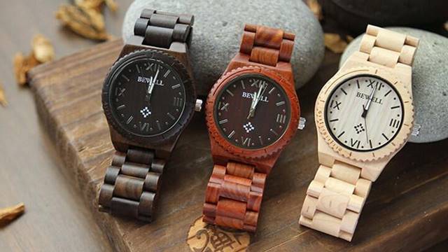 Orologi in legno