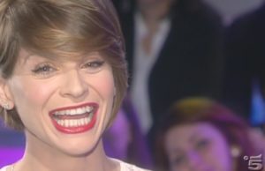 Serale Amici 2018: Alessandra Amoroso nella commissione esterna Serale Amici 2018 Alessandra Amoroso