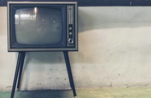 Programmi tv di stasera, lunedì 22 gennaio: da Romanzo Famigliare all’Isola dei Famosi, ecco cosa guardare Programmi TV di stasera