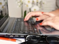 Tesi in 30 giorni: un piano settimanale realistico per studenti sotto pressione Scrivere tesi di laurea