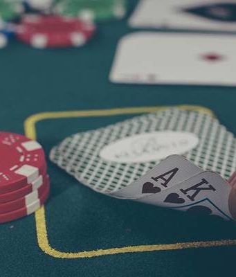 Come migliorare le proprie capacità d’analisi e riflessione giocando a dama, scacchi e blackjack Giocare a carte