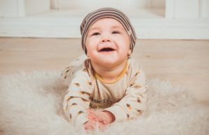 Educatore di asilo nido: il ruolo, le competenze, la formazione Tutine neonato