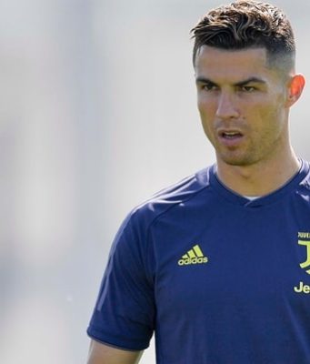 Coronavirus: Cristiano Ronaldo ancora positivo, Barcellona a rischio? Cristiano Ronaldo training Ajax-Juve