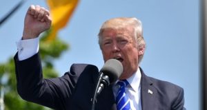 Trump e il via al processo di impeachment: il Senato lo dichiara costituzionale Donald Trump