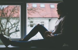 Disturbo da depersonalizzazione: cos’è, cause e sintomi Depersonalizzazione cause e sintomi