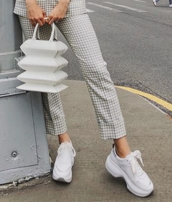 Dai maxi-dress ai chemisier: i migliori outfit da abbinare alle sneakers da donna Sneakers donna Hogan