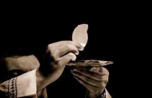 Esequie, quale colore per i paramenti liturgici del parroco Paramenti liturgici