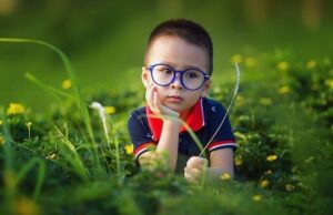 Come capire se un bambino ha bisogno degli occhiali Occhiali bambino