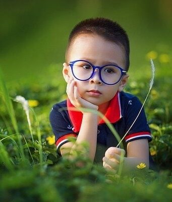 Come capire se un bambino ha bisogno degli occhiali Occhiali bambino