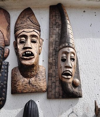 Arredamento etnico: lo stile esotico nelle nuove tendenze di design Arredamento etnico maschere africane