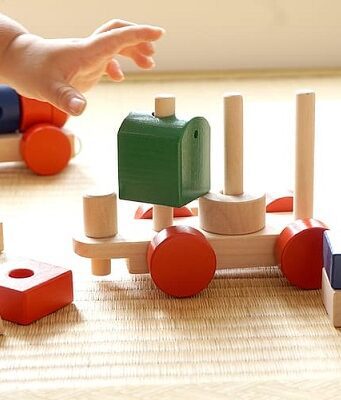 Giocattoli plastic-free: le grandi aziende verso scelte più ecologiche Giocattoli ecologici