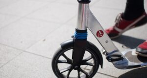 Bici e monopattini elettrici: arrivano le assicurazioni ad hoc Monopattini elettrici
