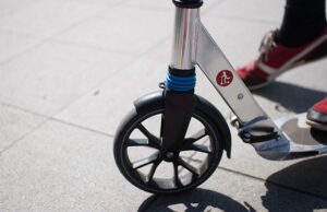 Bici e monopattini elettrici: arrivano le assicurazioni ad hoc Monopattini elettrici