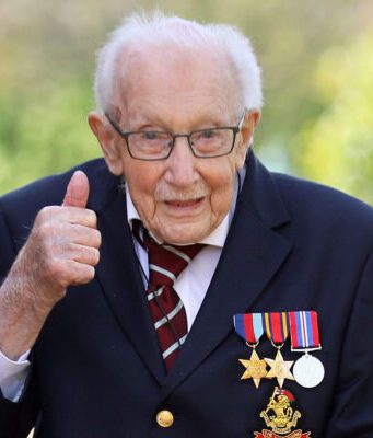 Coronavirus: si è arreso Sir Tom Moore, un vero e proprio eroe Captain Tom Moore