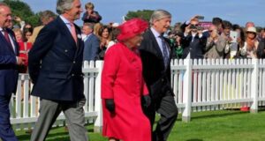 Coronavirus: Regina Elisabetta farà il vaccino anticovid insieme al marito Regina Elisabetta