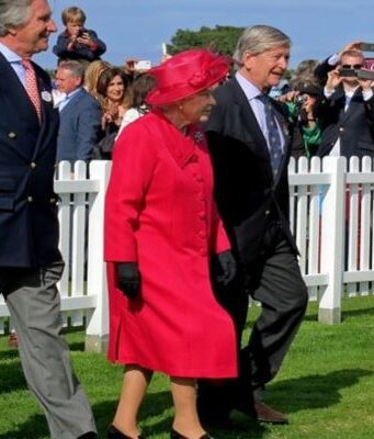 La regina Elisabetta propone la terapia di gruppo per la Royal Family Regina Elisabetta