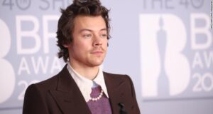 Harry styles criticato per il suo servizio fotografico su Vogue America Harry Styles