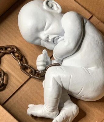 “Look down”: scultura di Jago al Plebiscito Jago Homeless