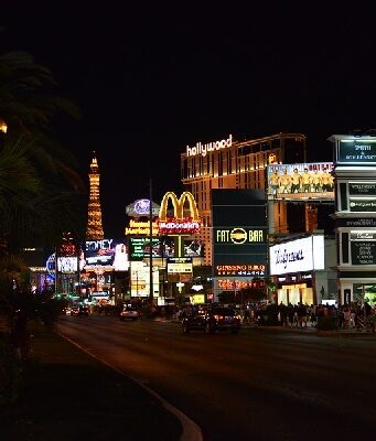 Covid, l’appello alla solidarietà di Burger King: “Ordinate da McDonald’s” Burger King