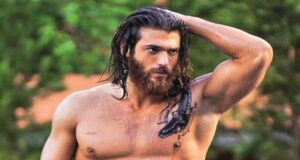 Can Yaman compie gli anni e la madre gli scrive un bellissimo messaggio Can Yaman