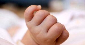 Ragusa: neonato abbandonato e gettato nella spazzatura Neonato