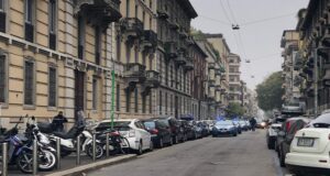 Milano, rapina in banca, dipendenti in ostaggio: la Polizia circonda l’edificio Rapina Banca Milano