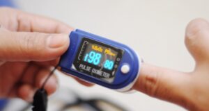 Covid 19, il saturimetro va a ruba: perché e come funziona Saturimetro coronavirus