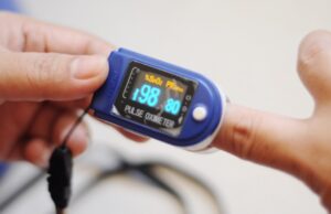 Covid 19, il saturimetro va a ruba: perché e come funziona Saturimetro coronavirus