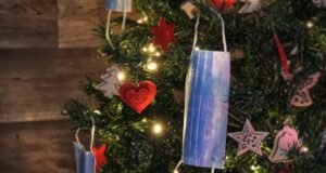 Zona rossa a Natale: quali negozi resteranno aperti? Dpcm Natale e spostamenti piccoli comuni