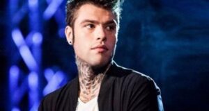 Sanremo 2021: Fedez e la camicia che anticipa il nome della figlia Fedez