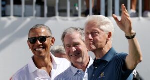 Vaccino Covid: Obama, Bush e Clinton si fanno vaccinare in diretta tv Obama Clinton e Bush vaccino