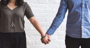 Decreto Natale: parenti, congiunti e fidanzati si possono vedere? Fidanzati