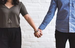 Dpcm 3 dicembre: congiunti, fidanzati e conviventi si possono vedere? Fidanzati