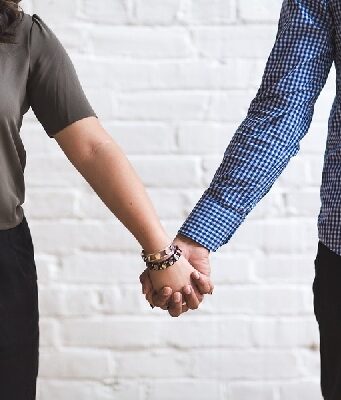 Dpcm 3 dicembre: congiunti, fidanzati e conviventi si possono vedere? Fidanzati