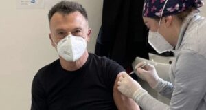 Coronavirus: Michele Mazzella, medico icona contro i no Vax Michele Mazzella