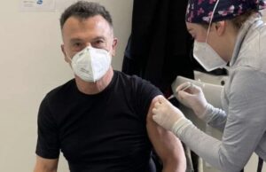 Coronavirus: Michele Mazzella, medico icona contro i no Vax Michele Mazzella
