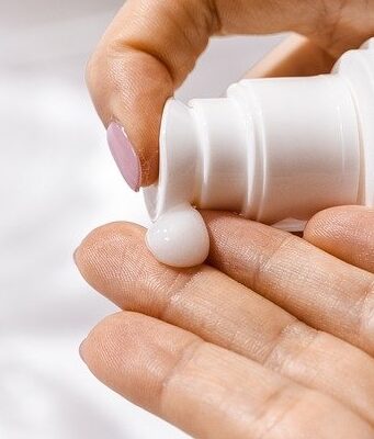 Quando si fa lo scrub e qual è la sua funzione? Crema mani