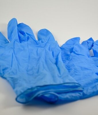 Guanti monouso, perché sono importanti: tutti gli usi Guanti monouso