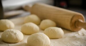 La pinsa romana fra tradizione e gusto: consumiamola anche durante le feste Pinsa romana