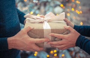 Natale 2021, cosa regalare a un uomo: le idee migliori nel settore beauty Regali Natale uomo