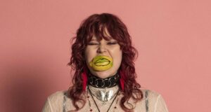 Contrastare i discorsi d’odio online: Karin Ann si batte contro questo dilagante fenomeno con “Looking at porn” Karin Ann cover album