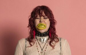 Contrastare i discorsi d’odio online: Karin Ann si batte contro questo dilagante fenomeno con “Looking at porn” Karin Ann cover album