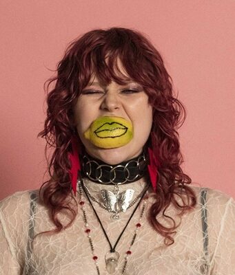 Contrastare i discorsi d’odio online: Karin Ann si batte contro questo dilagante fenomeno con “Looking at porn” Karin Ann cover album