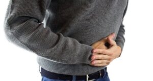 Gonfiore addominale: sintomi e rimedi Reflusso gastroesofageo