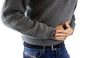 Gonfiore addominale: sintomi e rimedi Reflusso gastroesofageo