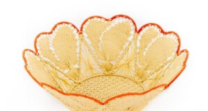 I cestini in raffia fatti a mano: un’arte antica e colorata Cestino in raffia fatti a mano