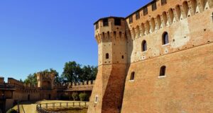 Cosa fare e cosa vedere a Gabicce in un weekend Castello di Gradara