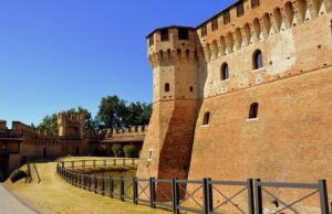 Cosa fare e cosa vedere a Gabicce in un weekend Castello di Gradara