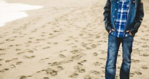 Moda uomo estate 2025: tendenze, colori e capi immancabili Moda maschile tessuti riciclati