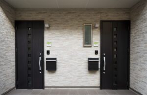 Porte blindate e porte per garage: due espedienti utili per contrastare i furti in casa Porte blindate per garage